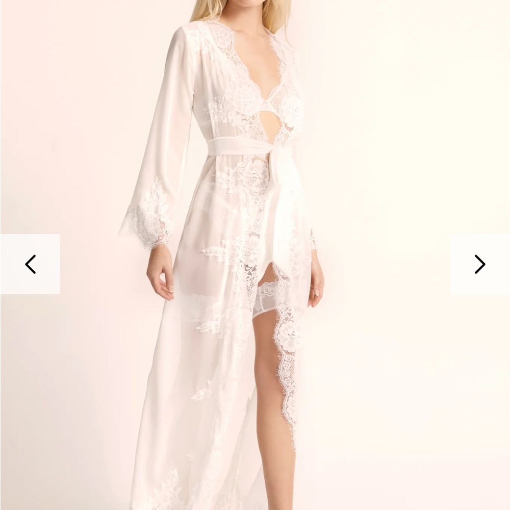 Homebodii Helena Long Robe Lace
